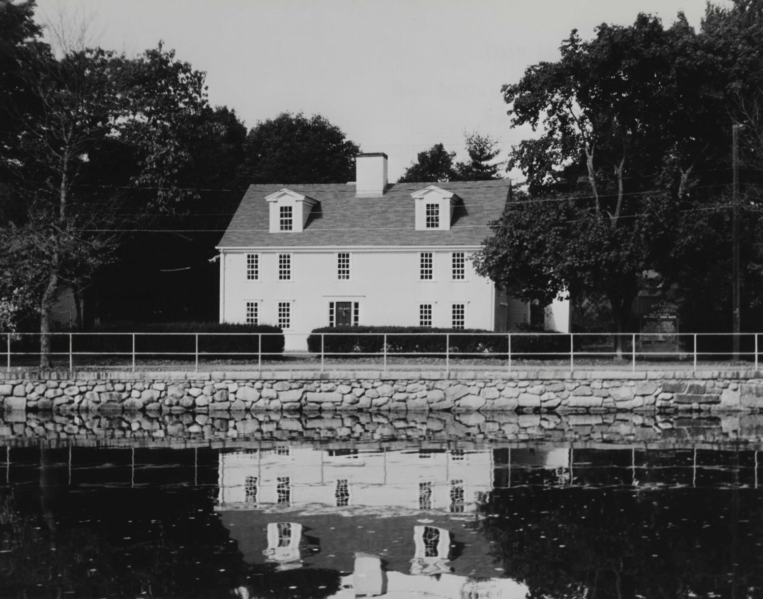 Dwight-Derby House, Medfield Massachusetts South elevation facing Frairy Street and Meetinghouse (Baker's) Pond (1999)