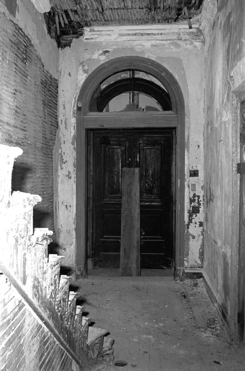 Bankard-Gunther Mansion, Baltimore Maryland Entrance vestibule and hall (1979)