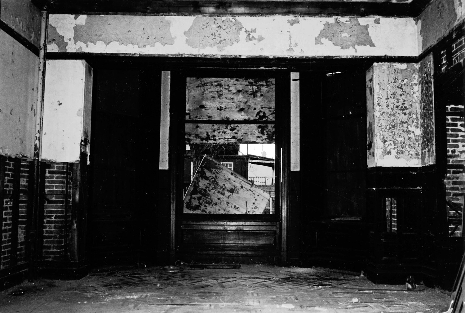 Bankard-Gunther Mansion, Baltimore Maryland Middle room with bay window (converted entrance) (1979)