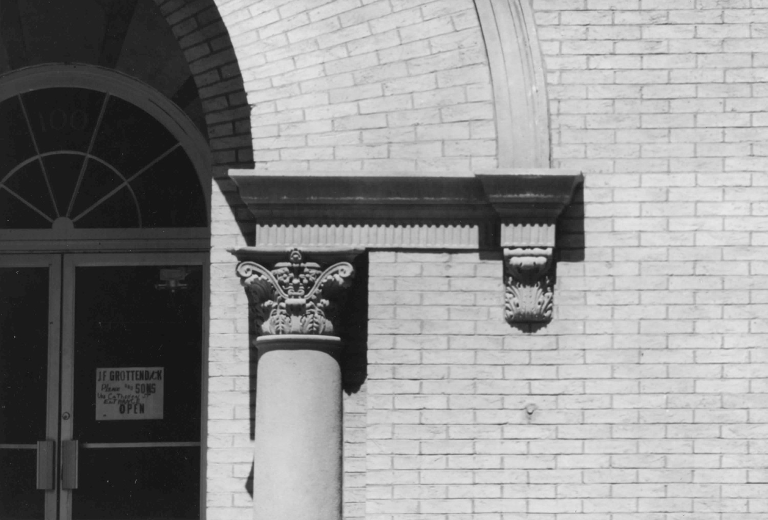 Odd Fellows Hall - Cathedral Place, Baltimore Maryland Saratoga Entrance detail (1978)