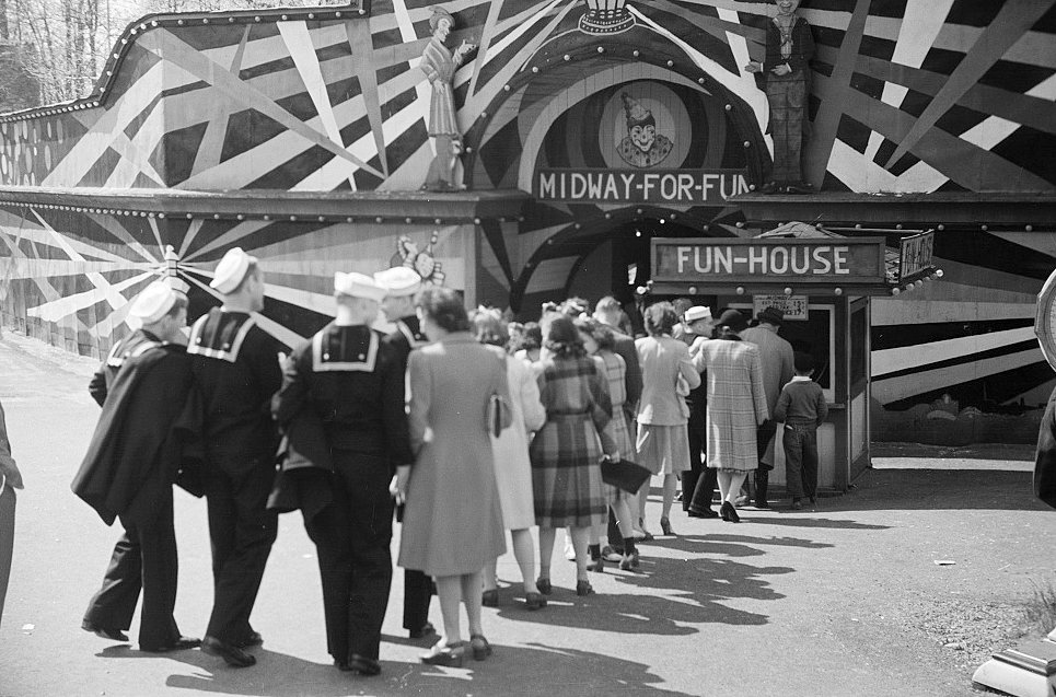 Glen Echo Amusement Park, Glen Echo Maryland Line waiting to enter the Fun-house (1943)