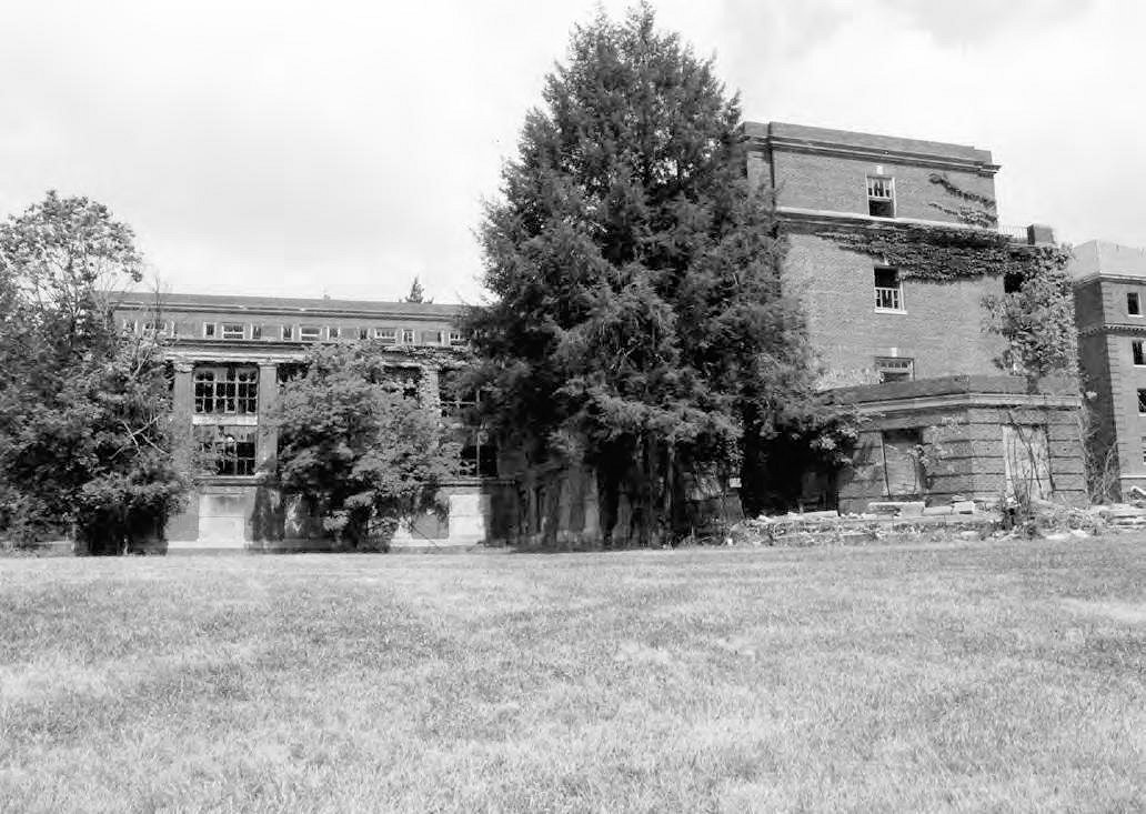 Glenn Dale Tuberculosis Hospital and Sanatorium, Glenn Dale Maryland Adult Hospital, southwest end of southeast elevation (2009)