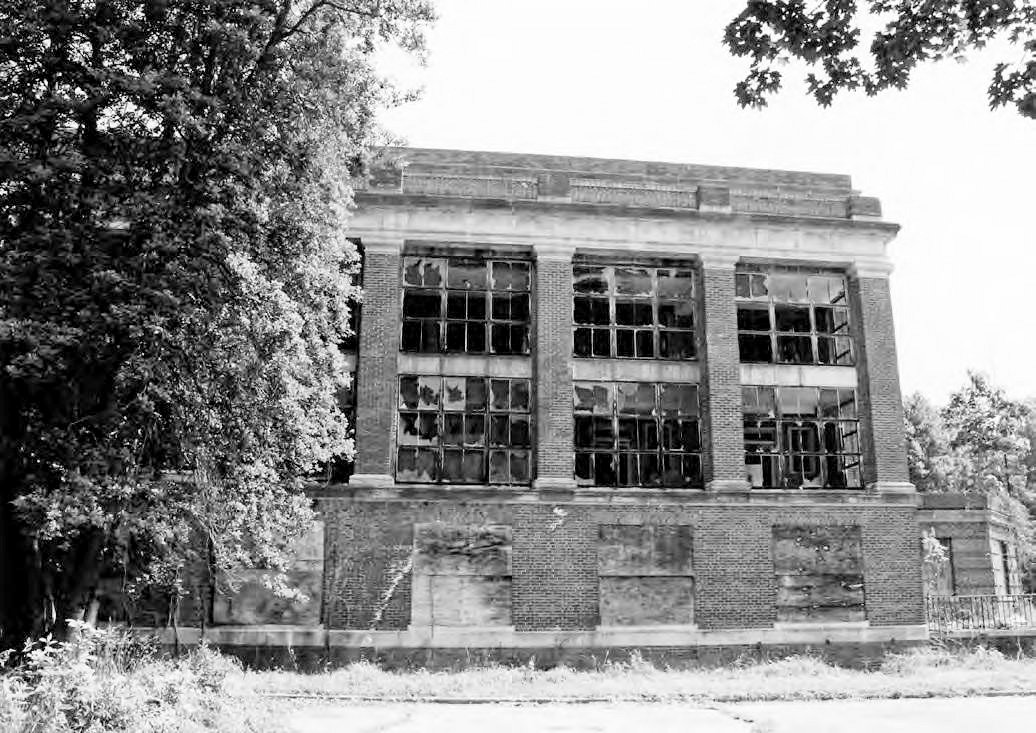 Glenn Dale Tuberculosis Hospital and Sanatorium, Glenn Dale Maryland Adult Hospital, southwest elevation of projecting wing (2009)