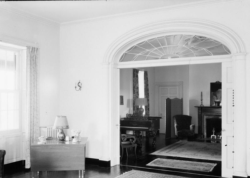 Bowieville - Robert Bowie House, Leeland Maryland INTERIOR FANLIGHT LIVING ROOM (1936)