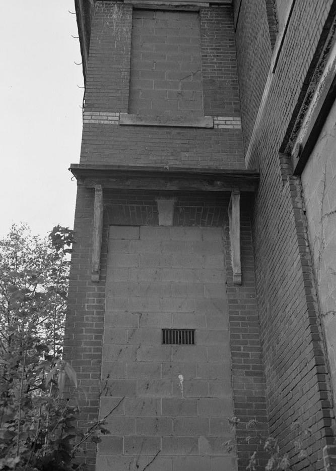 Westernport Public School - Hammond Street School, Westernport Maryland ENTRANCE, 1916 ADDITION, WEST VIEW, SOUTH SIDE (Nov 1991)