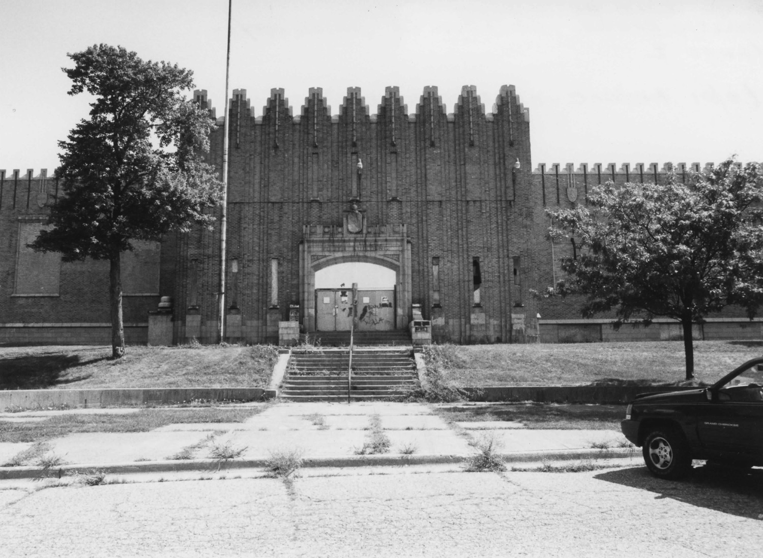 Boys Club Building, Battle Creek Michigan Exterior view of primary entrance on west elevation, showing crenellation and center projecting bay (2001)