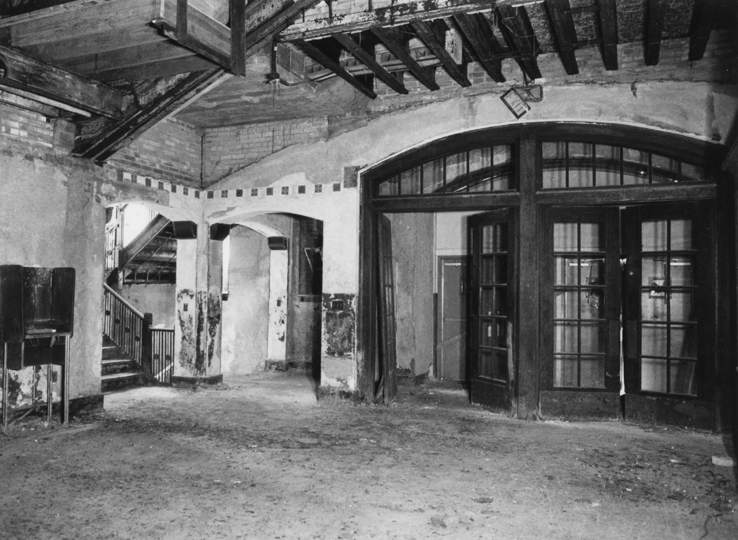 Boys Club Building, Battle Creek Michigan Front lobby, looking south to stairwell and front entry. Note the Tudor-arched openings, original double doors and multi-light transom (2001)