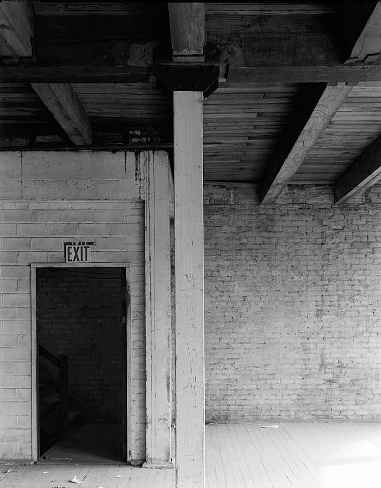 William Reid and Company Building (Buckland-Van Wald Building), Detroit Michigan FIFTH FLOOR, WEST HALF, LOOKING EAST, STAIRWELL ENTRANCE AND COLUMNS 1986
