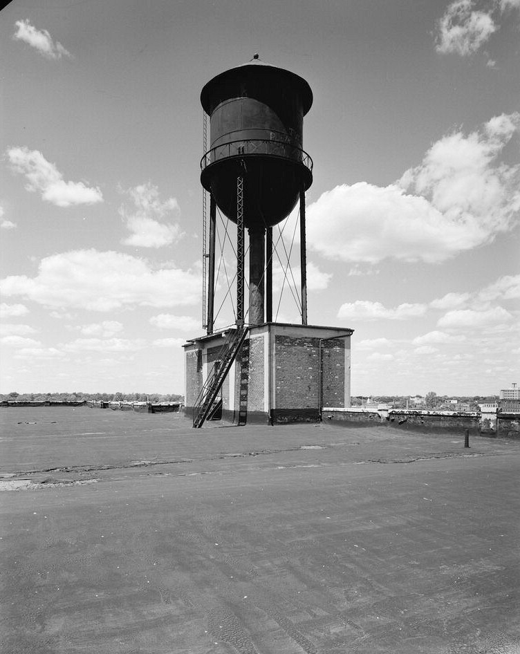 Buhl Sons Company Complex (Adair Street Warehouse), Detroit Michigan VIEW NORTHEAST, WAREHOUSE ROOF AND WATER TOWER 