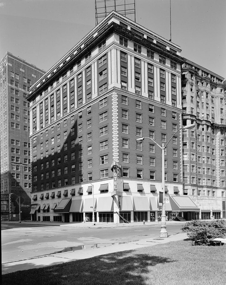 Tuller Hotel, Detroit Michigan VIEW WEST, NORTHEAST AND SOUTHEAST FRONTS OF BUILDING II (RIGHT) AND NORTHEAST FRONT OF BUILDING I (LEFT)