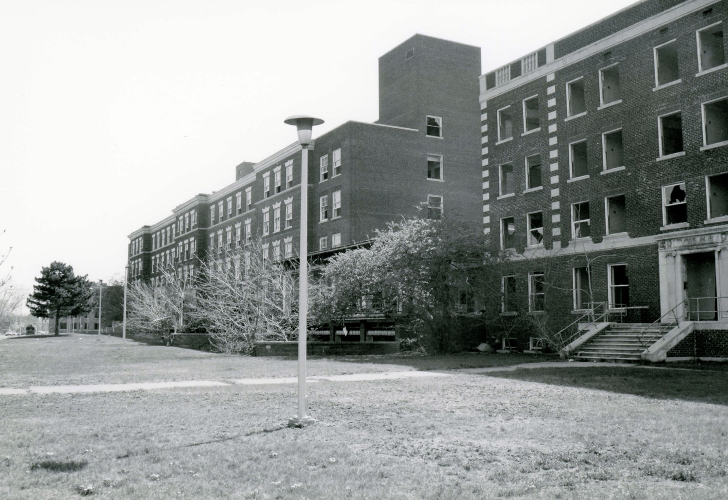 Highland Park General Hospital, Highland Park Michigan Main building, with Nurses' Home in foreground view from northwest (1985)