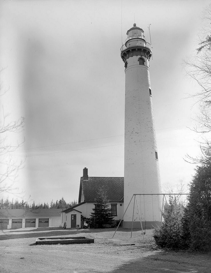Presque Isle Light Station (Light House), Presque Isle Michigan VIEW OF LIGHTHOUSE, LOOKING 90 DEGREES 1988
