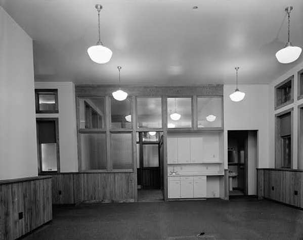 Endion Railroad Passenger Depot, Duluth Minnesota INTERIOR VIEW OF MAIN ROOM (FORMERLY A PORTION OF THE DEPOT OFFICE), LOOKING SOUTHWEST. CENTER DOOR OPENS TO CENTER ROOM