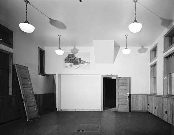 Endion Railroad Passenger Depot, Duluth Minnesota INTERIOR VIEW OF MAIN ROOM (FORMERLY A PORTION OF THE DEPOT OFFICE AND THE TRAINMEN'S WAITING ROOM), LOOKING NORTHWEST