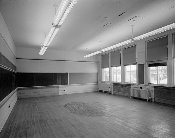 Frederika Bremer Intermediate School, Minneapolis Minnesota CLASSROOM 302 (SECOND FLOOR).  VIEW TO SOUTHWEST.  OTHER CLASSROOMS IN EAST AND WEST WINGS ARE SIMILAR