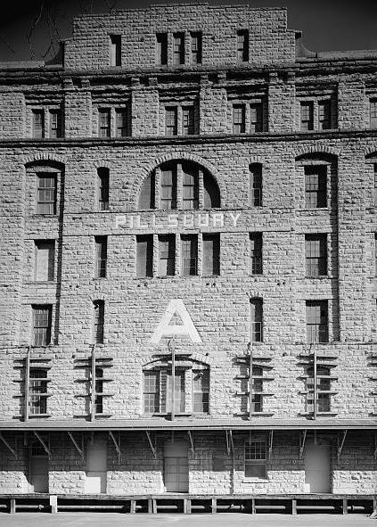 Pillsbury 'A' Mill, Minneapolis Minnesota SOUTH (FRONT) FACADE, DETAIL OF CENTER BAY, LOOKING NORTH