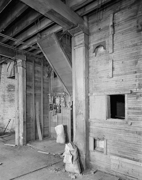 Standard Mill, Minneapolis Minnesota GRAIN-ELEVATOR SECTION, SECOND FLOOR, INTERIOR, DETAIL OF GRAIN CRIB FRAMING; ELECTRICAL EQUIPMENT IS MOUNTED ON WHAT WAS ONCE THE INTERIOR OF BIN NUMBER NINE; LOOKING SOUTHEAST