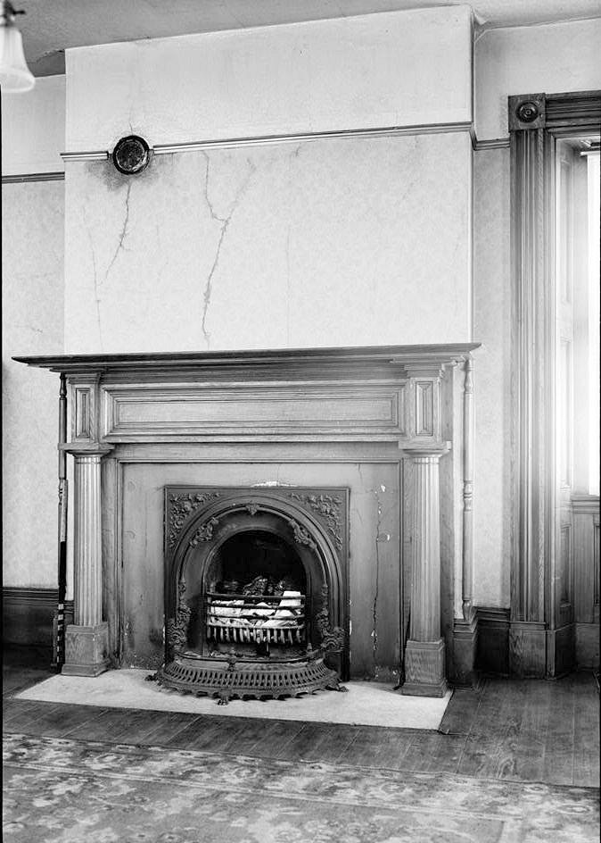 Captain Lewis Bissell Mansion, Saint Louis Missouri Mantel northeast room first floor (1940)