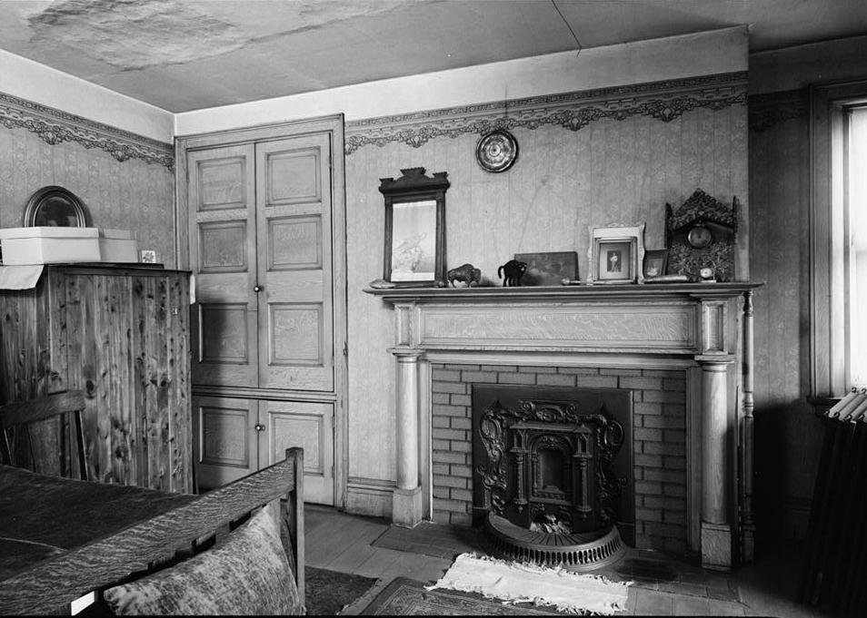 Captain Lewis Bissell Mansion, Saint Louis Missouri Mantel and doors northeast room second floor (1940)