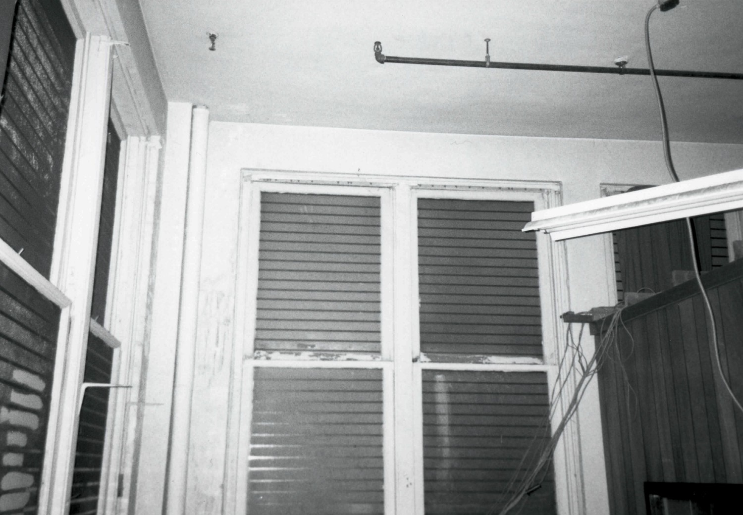 Heer's Department Store, Springfield Missouri Windows, third floor, southeast corner of the building (2002)