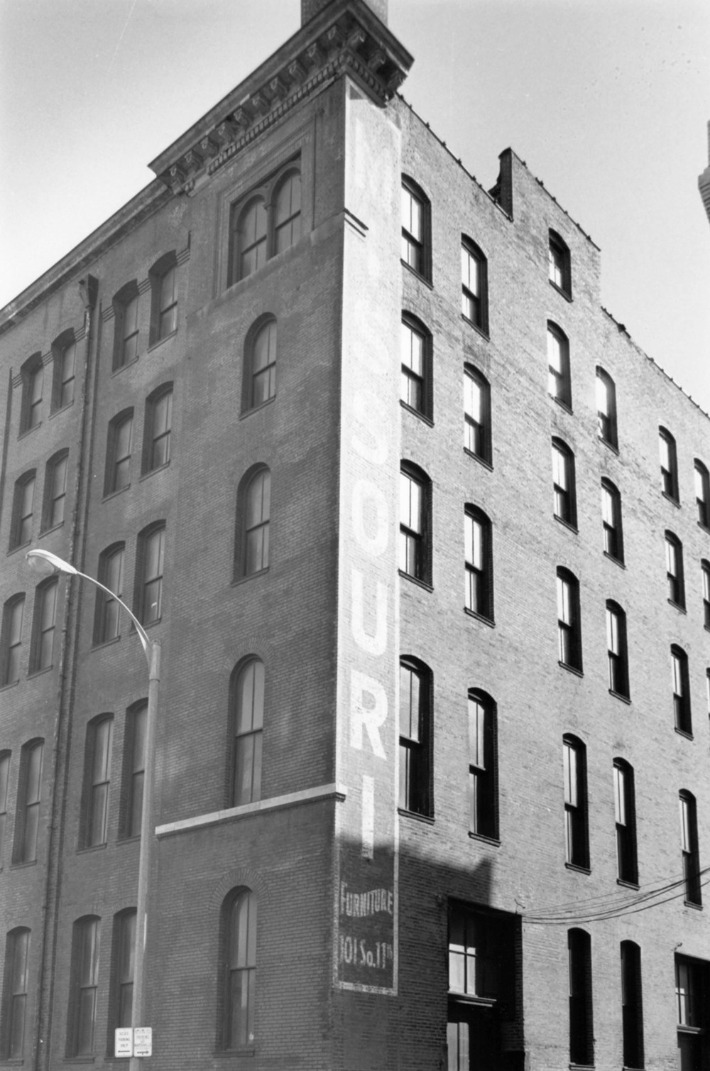 Winkelmeyer Building, St. Louis Missouri Looking southeast (1985)