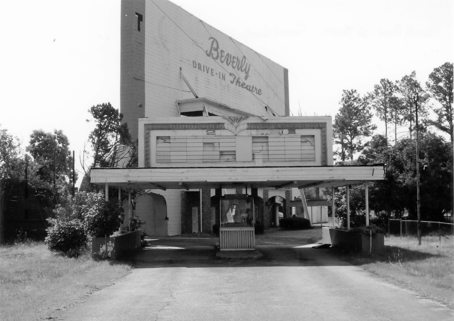 Beverly Drive-In Theatre, Hattiesburg Mississippi Box office, Entrance Canopy, Screen 1, facing southeast (2007)