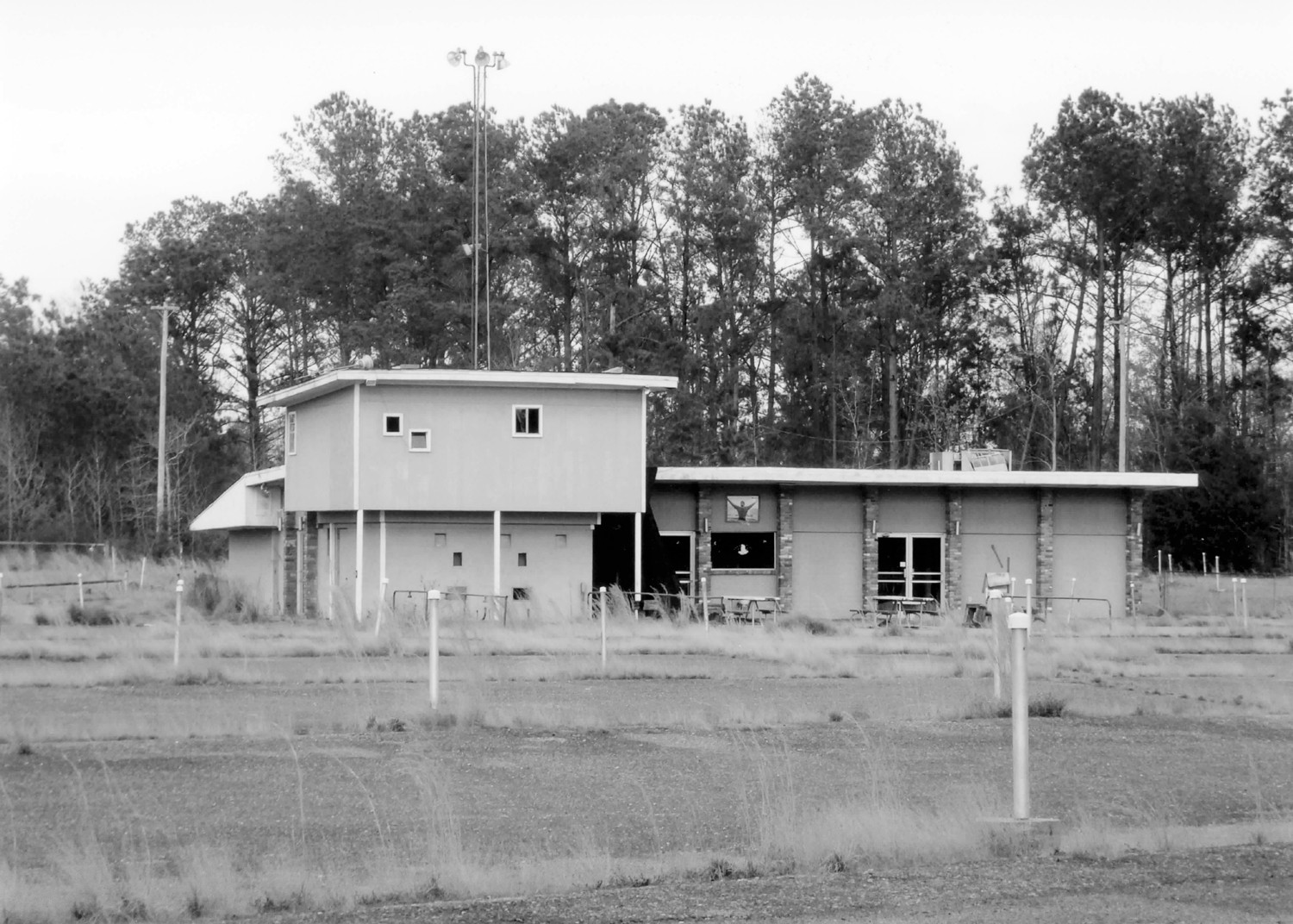 Beverly Drive-In Theatre, Hattiesburg Mississippi Parking Area, Concession/projection building, facing northeast (2007)