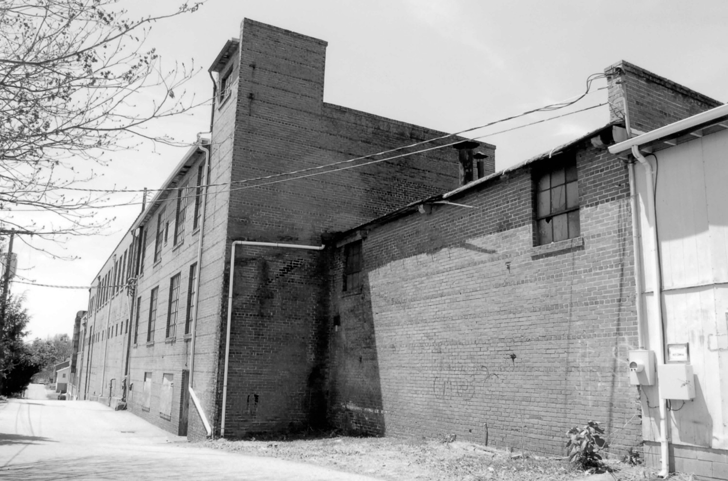 Wilkes Hosiery Mills, North Wilkesboro North Carolina Alley (south) elevation (2007)