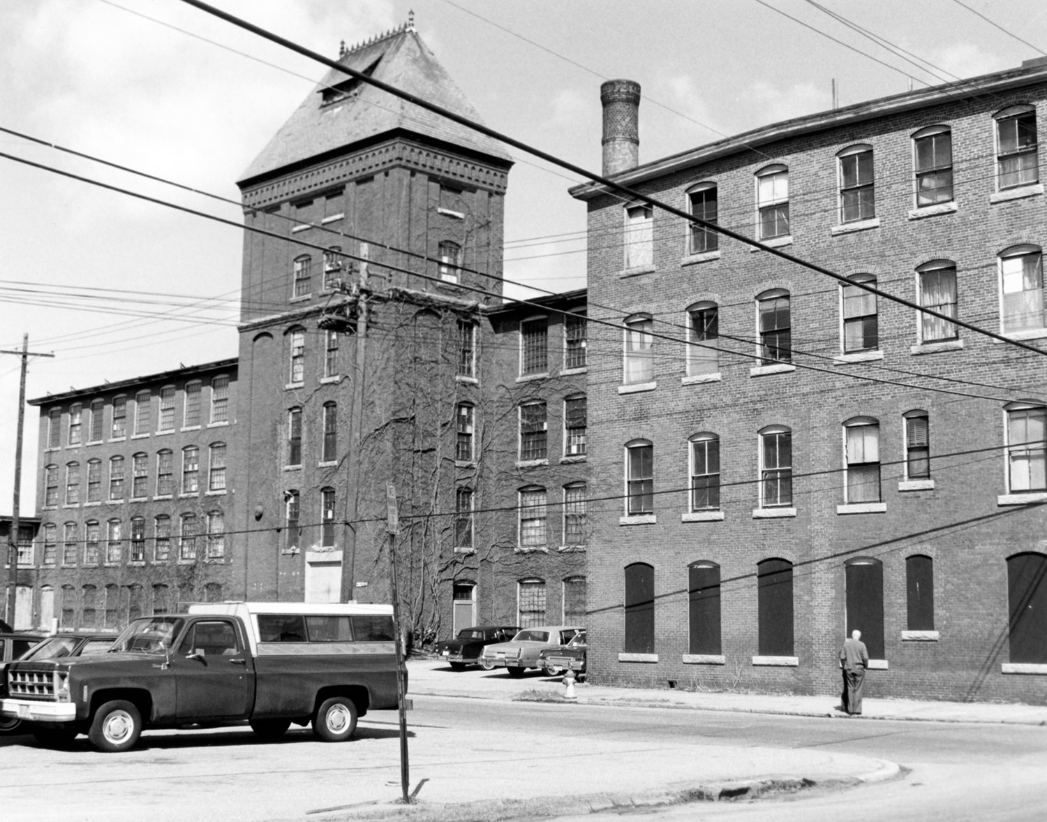 Hoyt Shoe Company Factory, Manchester New Hampshire Looking northwest at the south facade of Factory 1, office annex in the right foreground (1985)