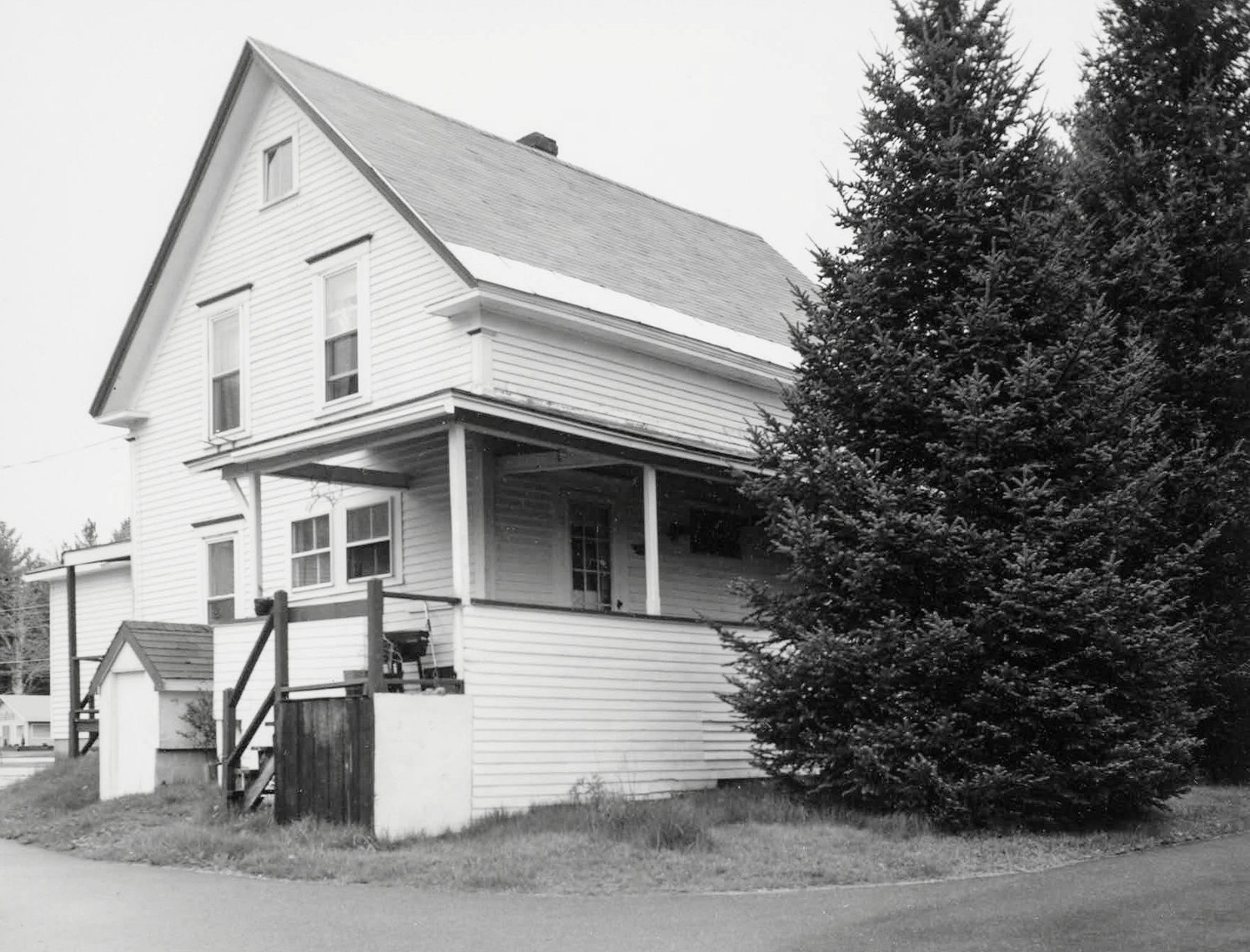 Maple Haven Campground, Woodstock New Hampshire South and east elevations of the house (2000)