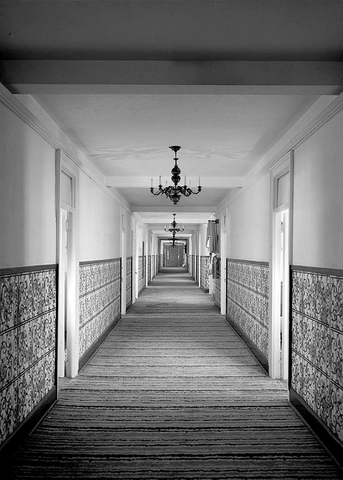 Blenheim Hotel, Atlantic City New Jersey VIEW DOWN A TYPICAL CORRIDOR ON AN UPPER FLOOR OF A GUEST ROOM