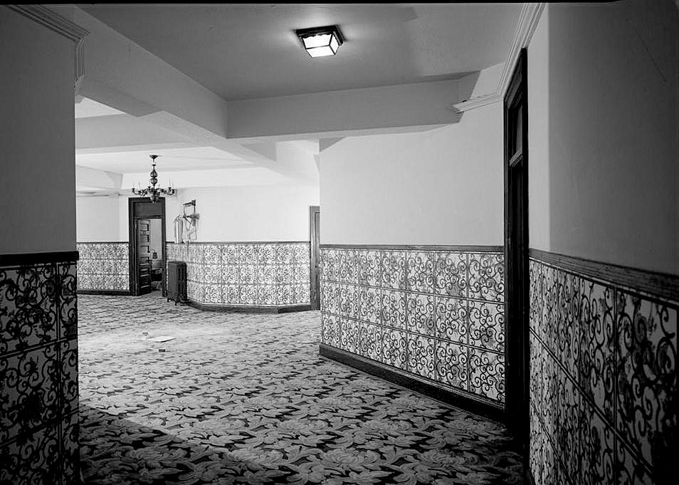 Blenheim Hotel, Atlantic City New Jersey VIEW OF THE INTERSECTION OF TWO PUBLIC CORRIDORS ON A GUEST ROOM FLOOR