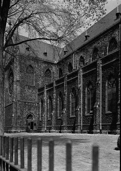 St. Louis Roman Catholic Church, Buffalo New York May 1965, EXTERIOR VIEW-DETAIL OF SOUTH SIDE AND TRANSEPT