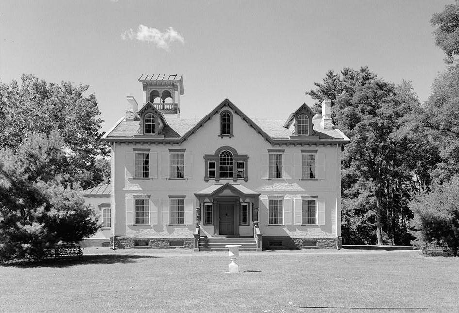 Lindenwald Mansion - Martin Van Buren House, Kinderhook New York CLOSE VIEW OF THE SOUTHEAST ELEVATION