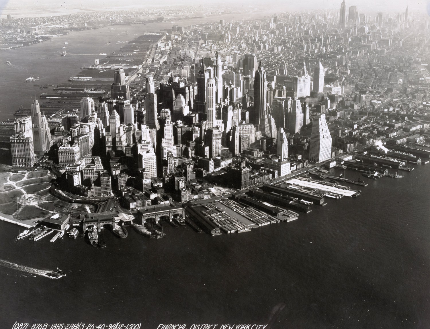 Williamsburg Bridge, New York New York Williamsburg bridge through New York Financial District (date unknown)