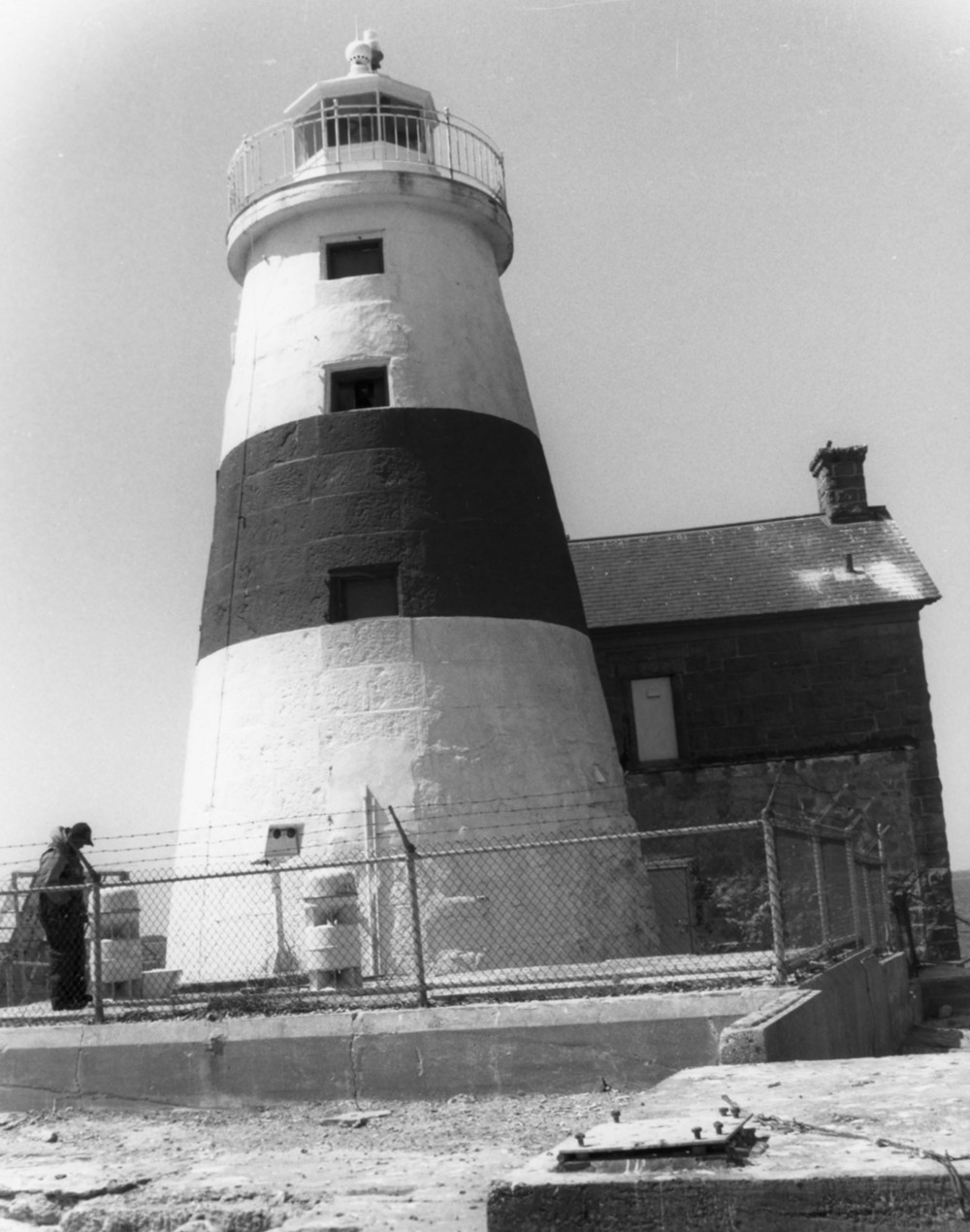 Execution Rocks Lighthouse, Port Washington New York Lighthouse exterior view looking south (2004)