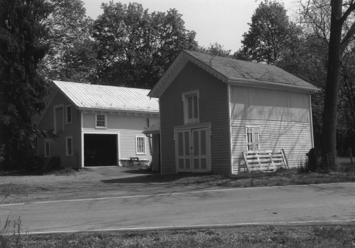 Maple Grove, Poughkeepsie New York Upper barn and carriage barn (2000)