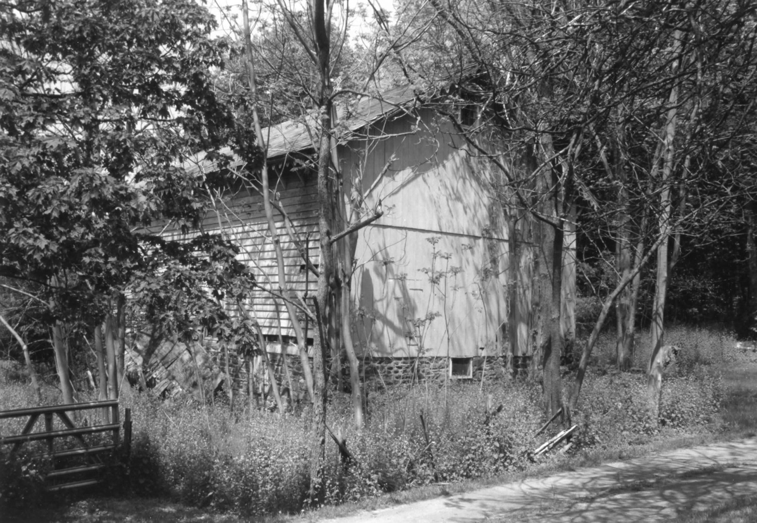 Maple Grove, Poughkeepsie New York Lower barn (2000)