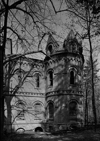 Wyndclyffe Mansion (Linden Grove), Rhinebeck New York DETAIL, SOUTHEAST TOWER/BAY, LOOKING NORTH