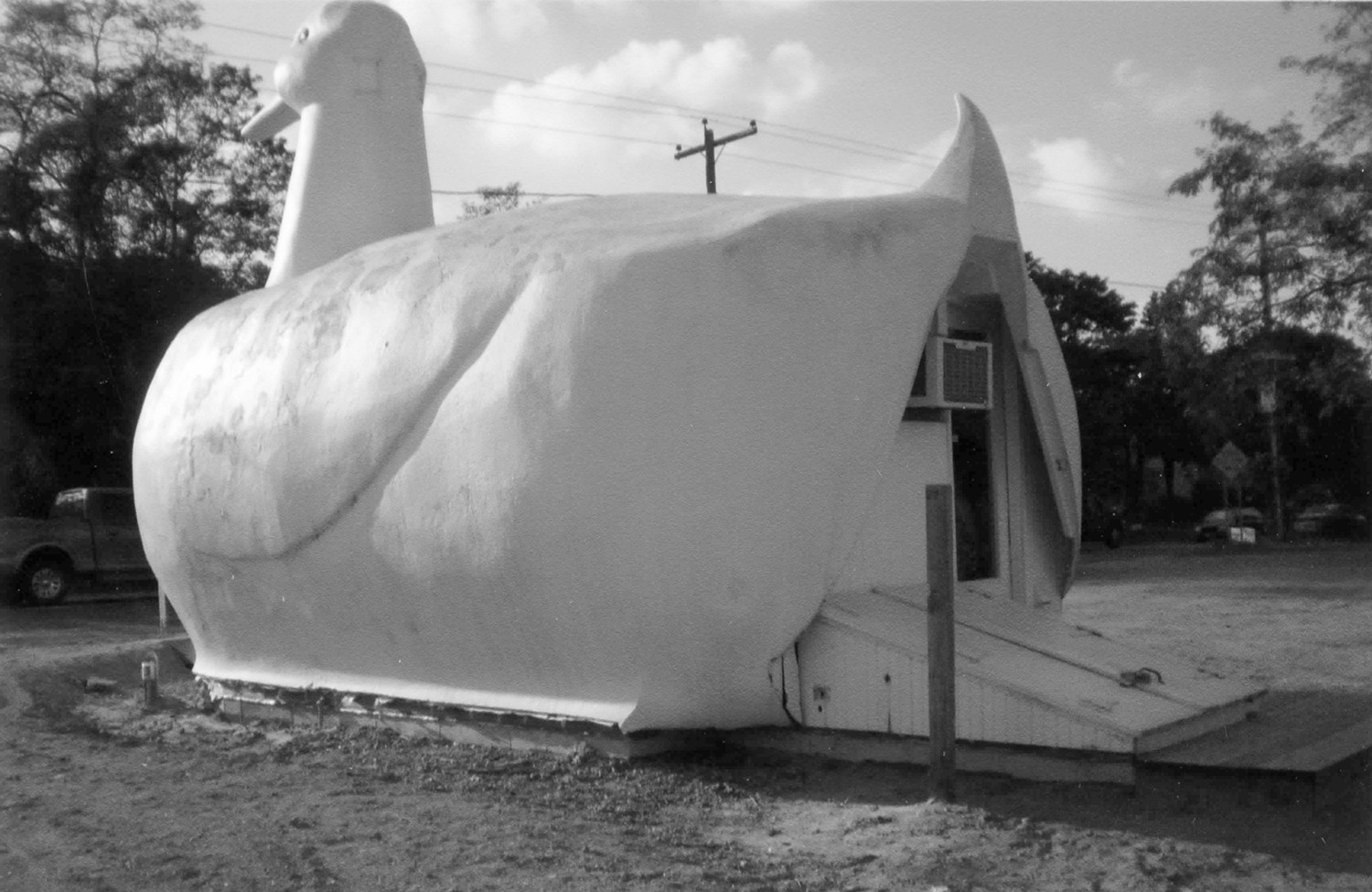 The Big Duck, Southampton New York South side and rear view of Big Duck, looking northwest towards Flanders Rd (2007)