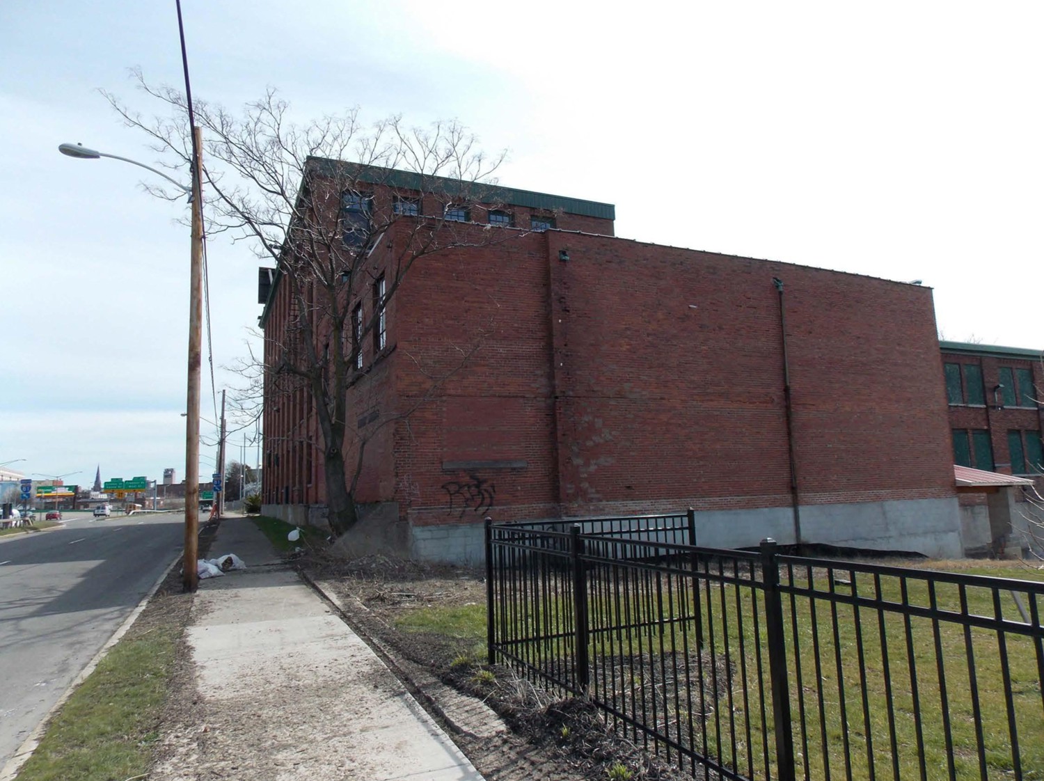 Oak Knitting Company, Syracuse New York North elevation, looking south, with section 5 in the forefront (2016)