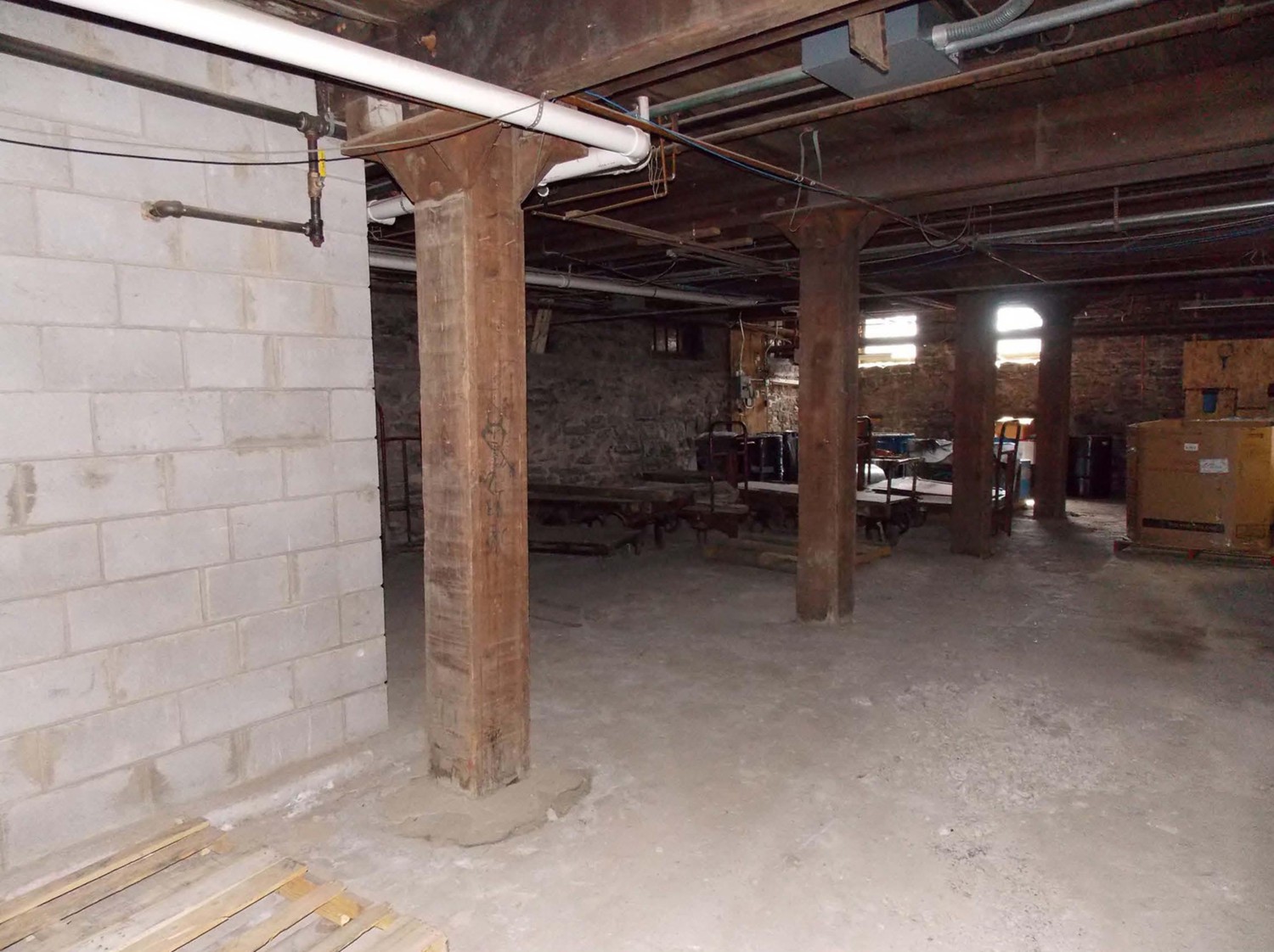 Oak Knitting Company, Syracuse New York Basement section of section 2 show foundation/common mill construction (2016)