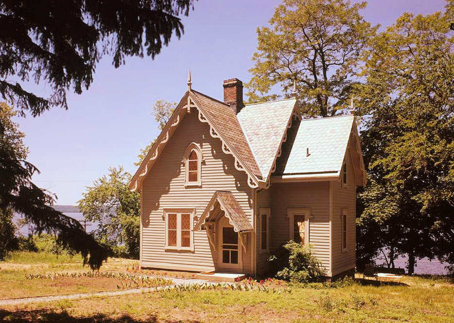 Lyndhurst Mansion - Jay Gould Estate, Tarrytown New York VIEW OF HOUSE WITH GINGERBREAD TRACERY