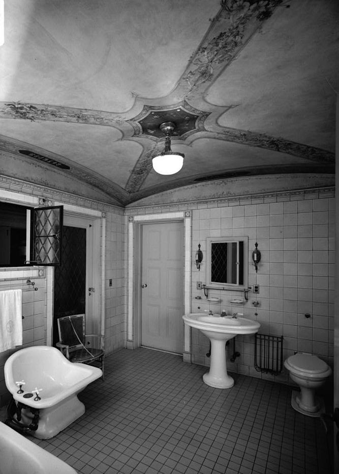 Stan Hywet Hall, Akron Ohio 1982 MRS. SEIBERLING'S BATHROOM, SECOND FLOOR, ADJACENT TO MASTER BEDROOM