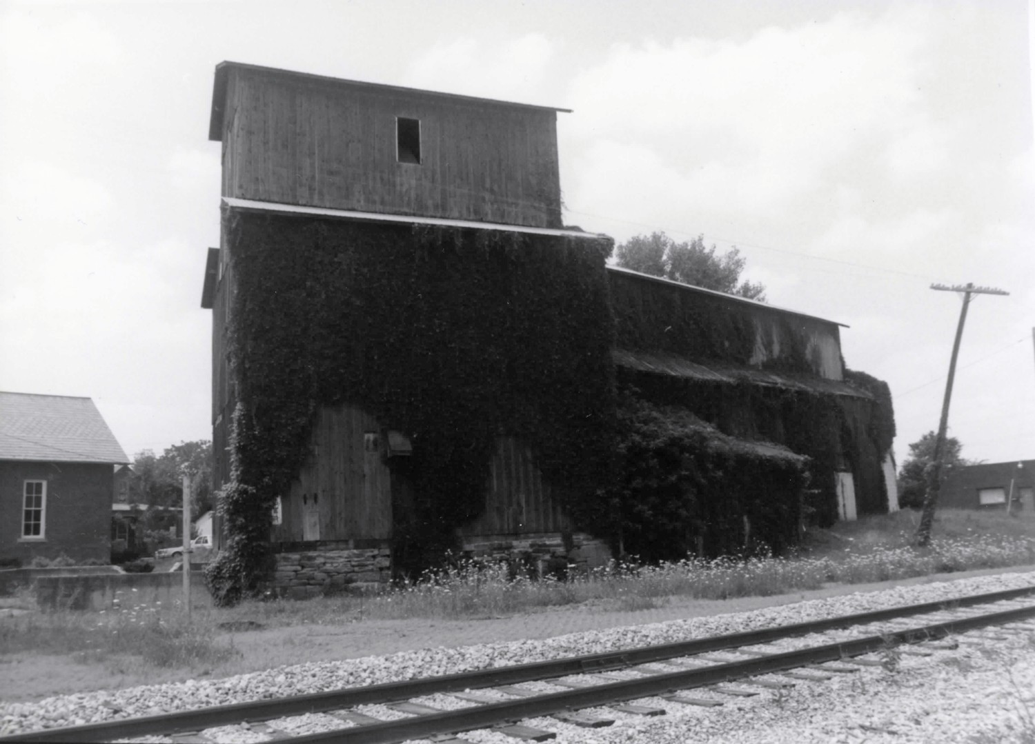 O.P. Chaney Grain Elevator, Canal Winchester Ohio North elevation (1987)