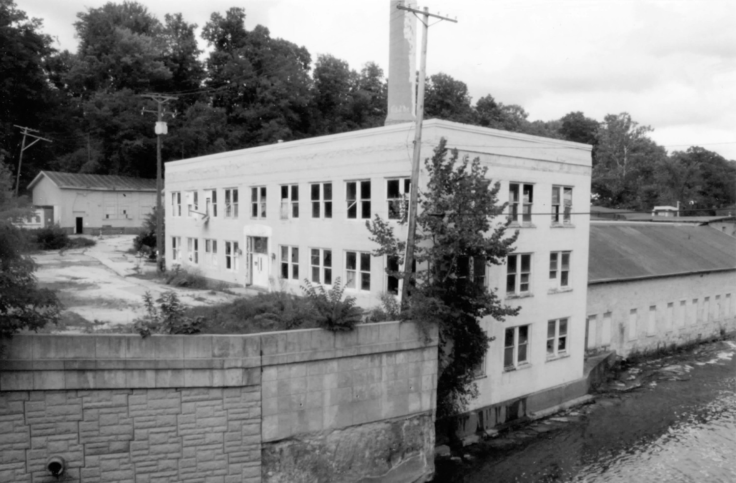 Adams Bag Company Paper Mill and Sack Factory, Chagrin Falls Ohio Paper Mill Buildings and 1923 Office Building, looking north (2012)