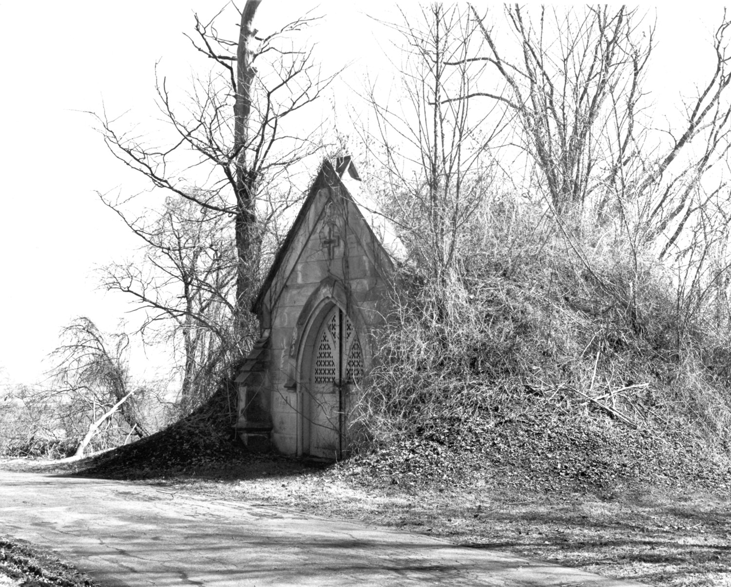 Grandview Cemetery, Chillicothe Ohio Gothic Crypt (1978)