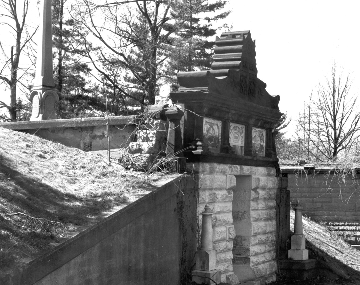 Grandview Cemetery, Chillicothe Ohio Houk (hillside) Mausoleum (1978)