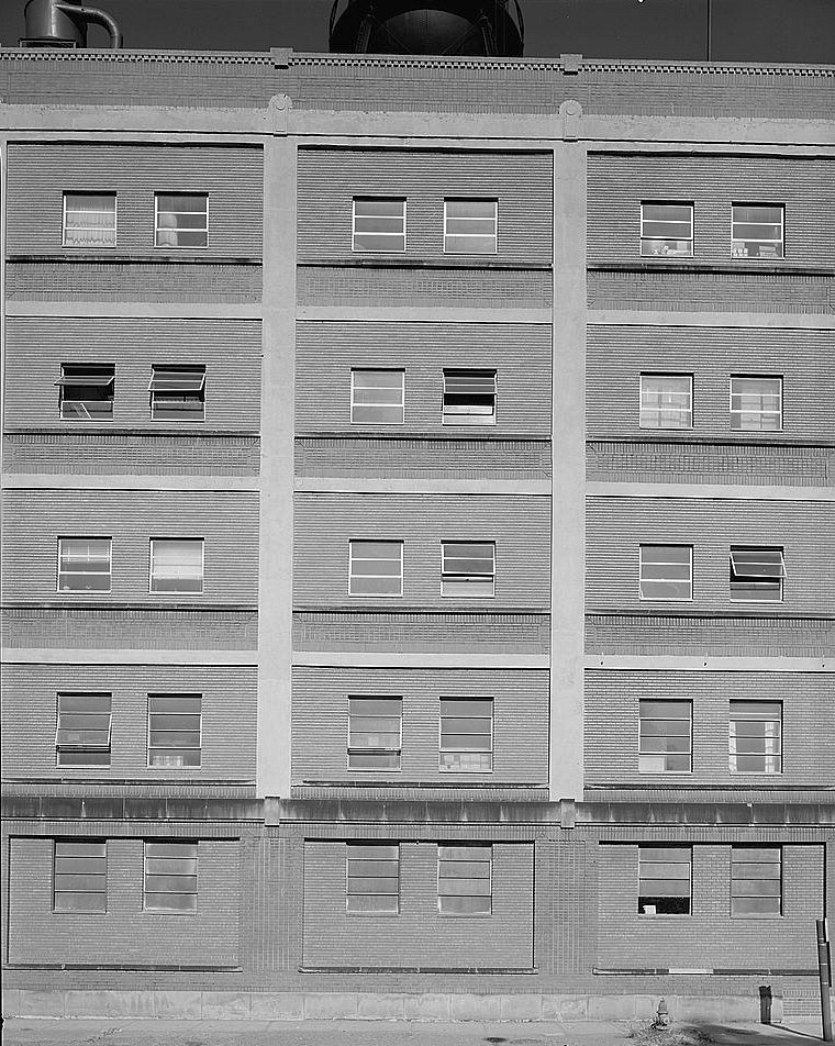 FB Stearns Auto Company Cleveland Ohio 1979 Assembly Building, detail - (original windows bricked in)