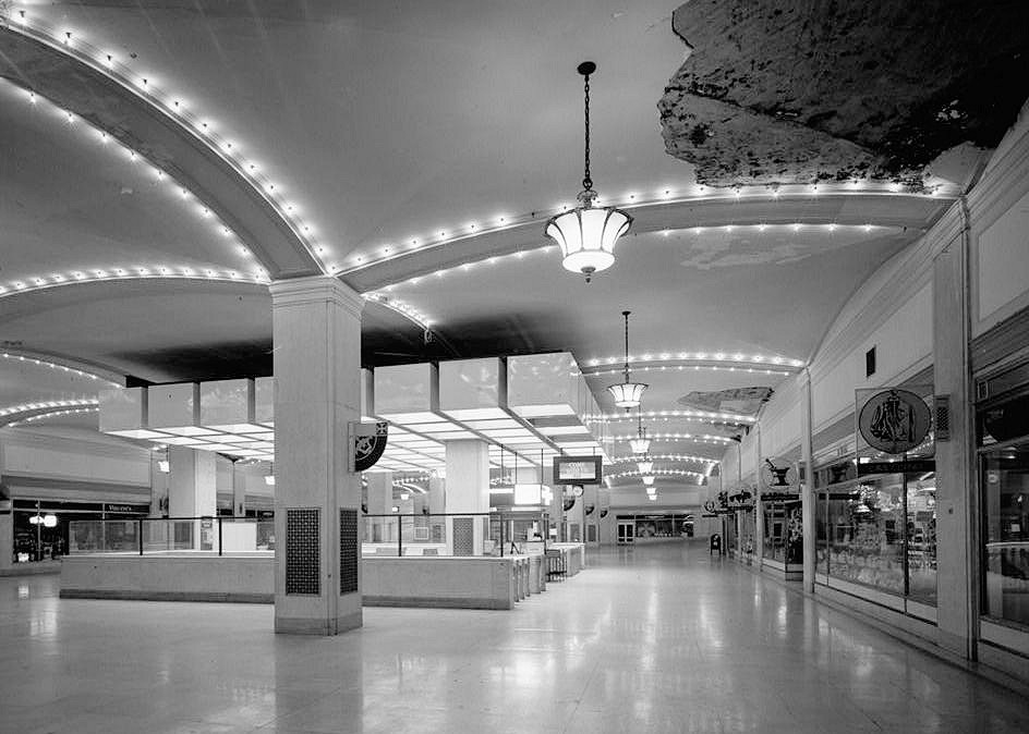 Terminal Tower Building - Cleveland Union Terminal, Cleveland Ohio 1987  CENTER CONCOURSE, VIEW TO NORTH